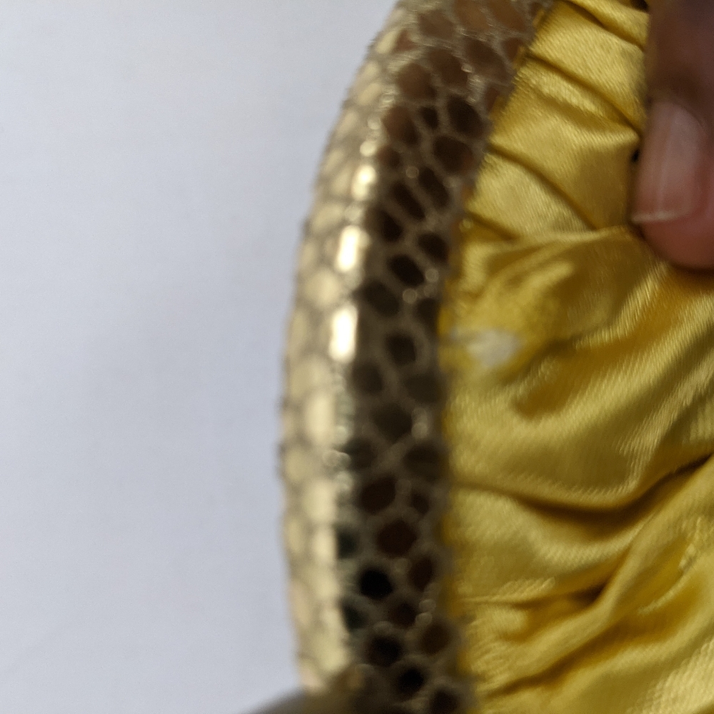 SANTI WOMEN GOLD CLUTCH WITH DUST BAG. - Picture 7 of 12